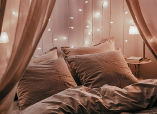 17 Gorgeous String Light Decor Ideas For A Dreamy Bedroom